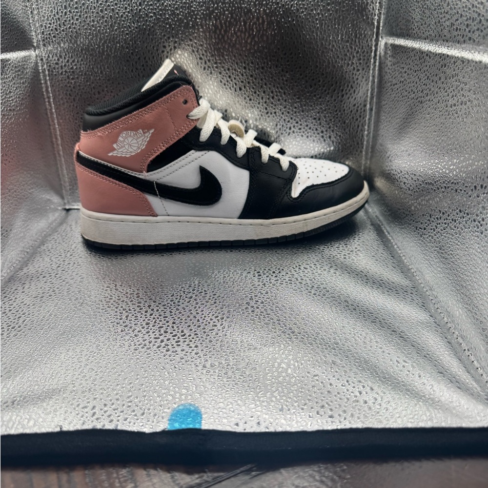 Nike Kids Shoes Black and Pink
